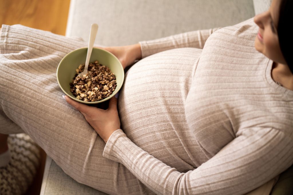 6 meilleurs aliments à manger enceinte - dont 1 ingrédient « controversé » dont vous ne consommez certainement pas assez 1 Manger des aliments nutritifs est très important pendant la grossesse