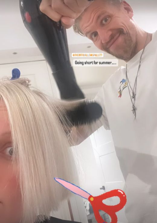 Steph McGovern getting her hair cut