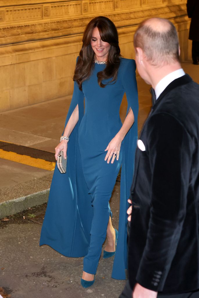Kate Middleton arrives at Royal Variety Performance in blue dress