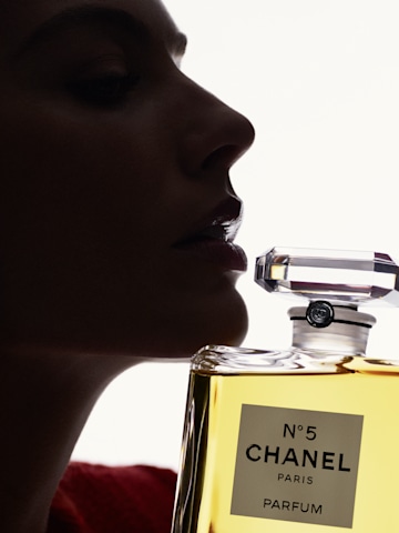 Margot Robbie is very honoured to be the new face of Chanel N 5 following in the footsteps of Nicole Kidman and Coco Chanel HELLO