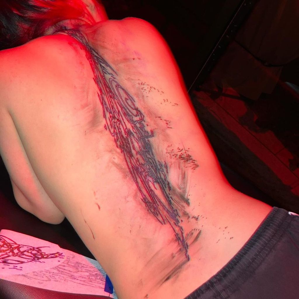 Billie Eilish shows her full massive back tattoo on Instagram