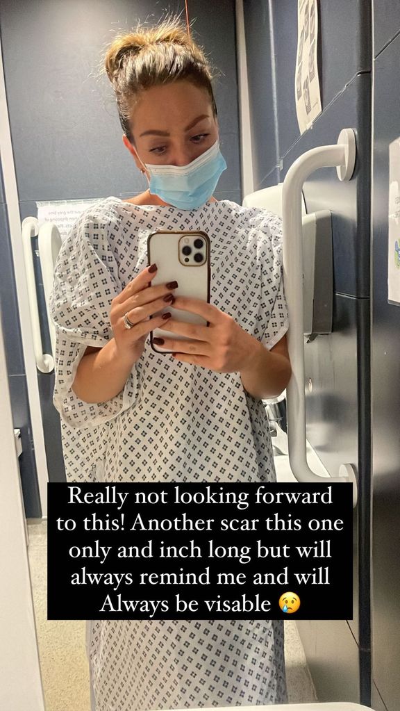 amy dowden hospital mirror selfie 