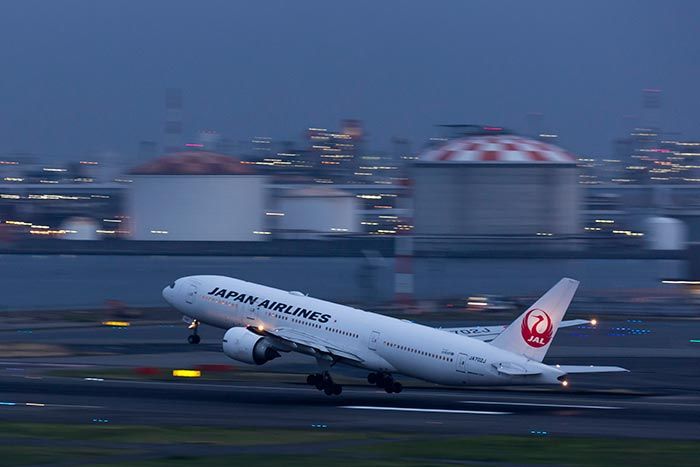 japan airlines plane