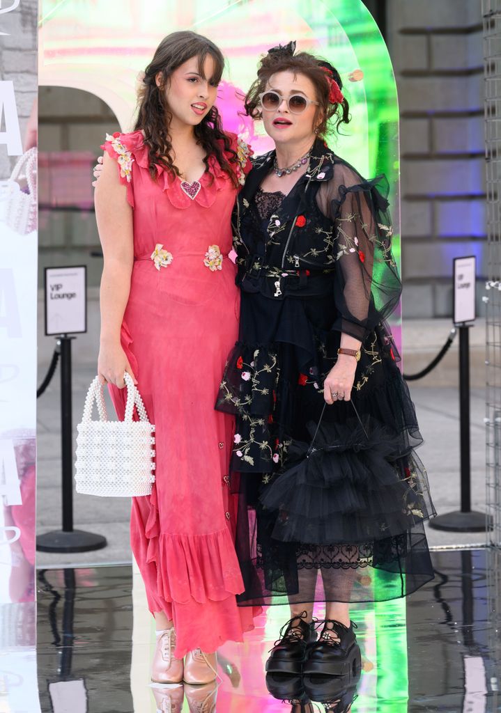 Nell Burton et Helena Bonham Carter assistent à la fête d'aperçu de l'exposition d'été de la Royal Academy 2025 à Burlington House 