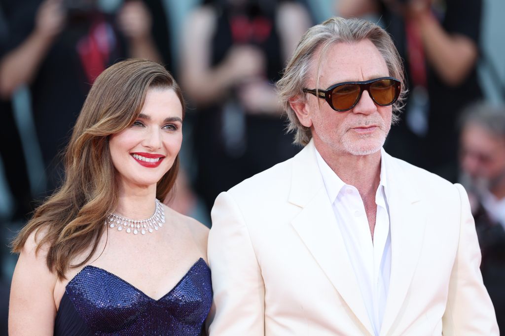 VENISE, ITALIE - SEPTEMBRE 03 : Rachel Weisz et Daniel Craig assistent à la "Bizarre" Tapis rouge lors du 81e Festival international du film de Venise le 3 septembre 2024 à Venise, Italie. (Photo de Vittorio Zunino Celotto/Getty Images)