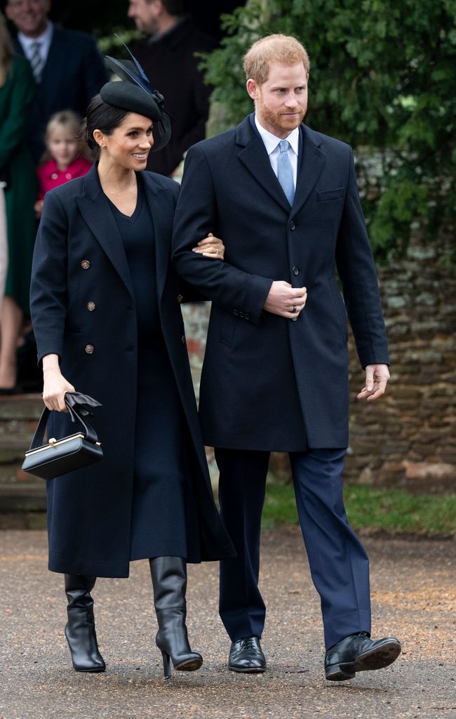 Pangeran Harry dan Meghan Markle berjalan