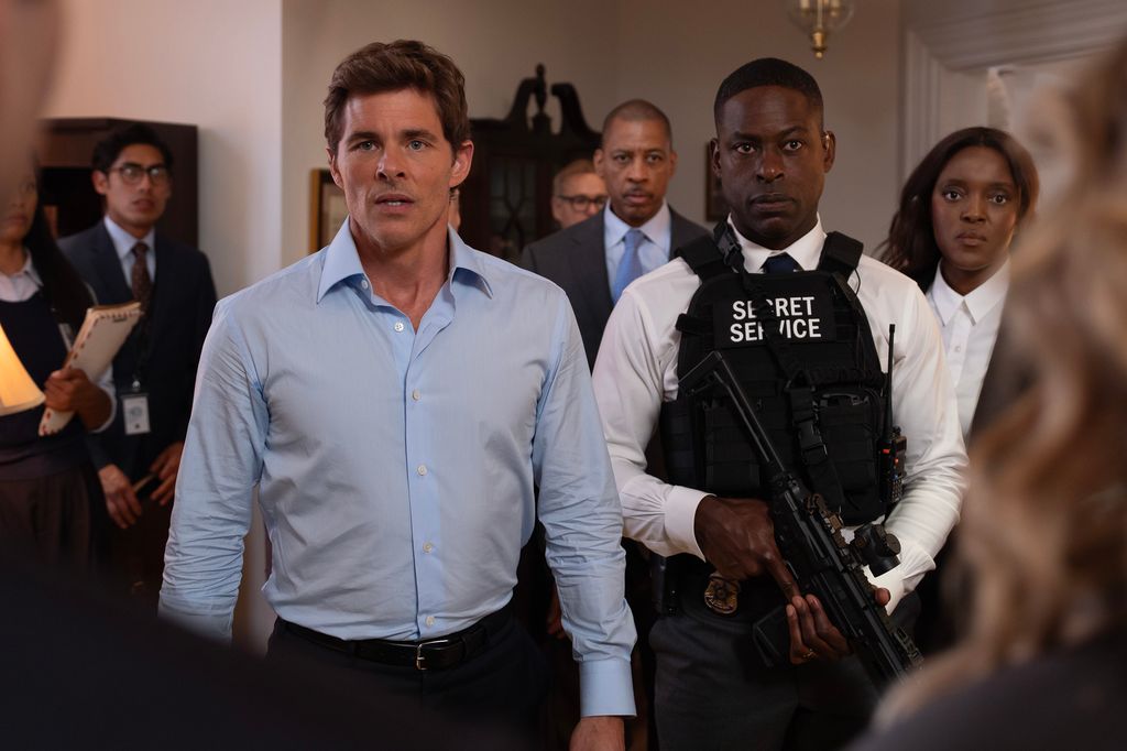 James Marsden, Sterling K. Brown, Krys Marshall dans un immobile de Paradise