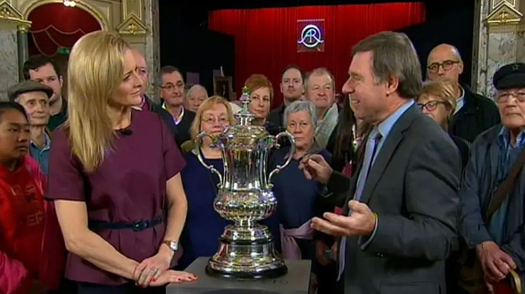 Gabby Logan chatting to Alastair Dickenson about the FA Cup