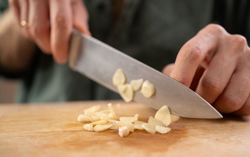Chopping garlic can improve its health benefits