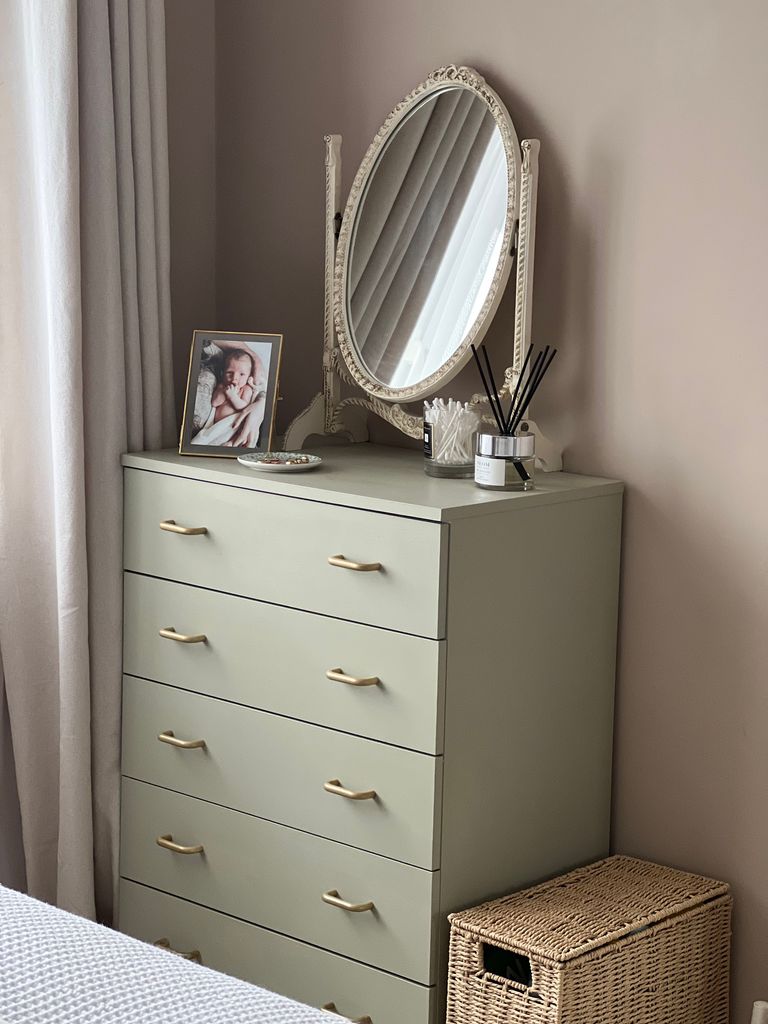 chest of drawers with mirror on