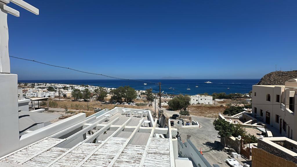 La vue depuis une fenêtre d'hôtel