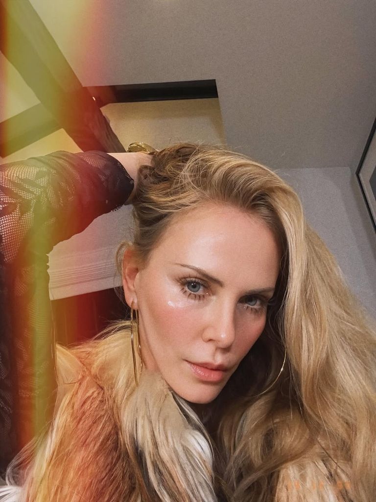charlize theron selfie blonde hair