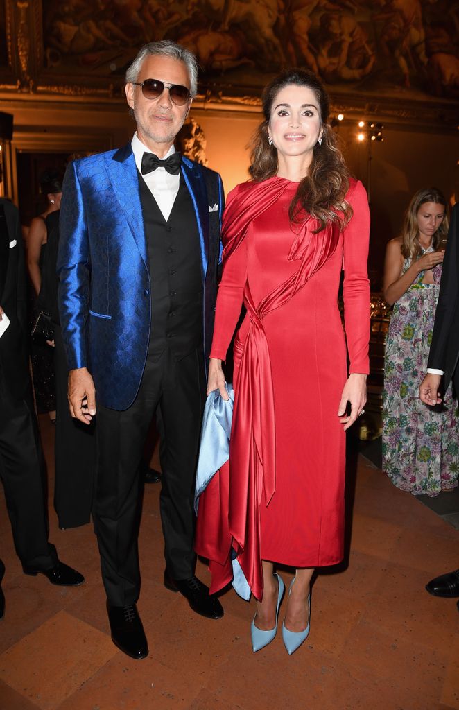 Andrea Bocelli in blue suit and Queen Rania of Jordan in red dress