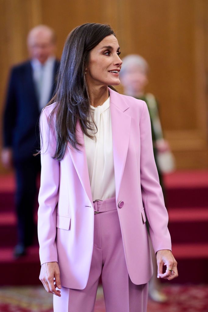 Queen Letizia wearing a pink suit