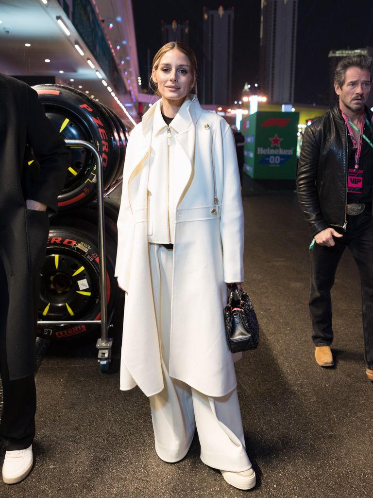 Olivia looked incredibly chic in an all-white outfit