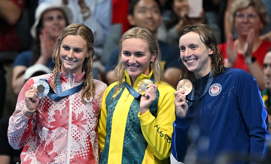 Summer McIntosh of Canada, Ariarne Titmus of Australia, and Katie Ledecky of the USA pose for a photo after the Women's 400m final 