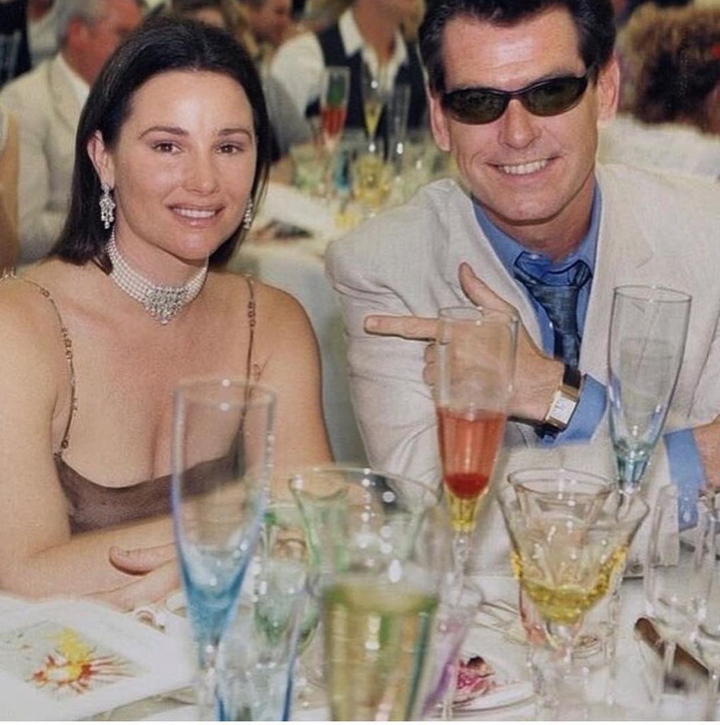 Pierce Brosnan at dinner pointing at his wife Keely 