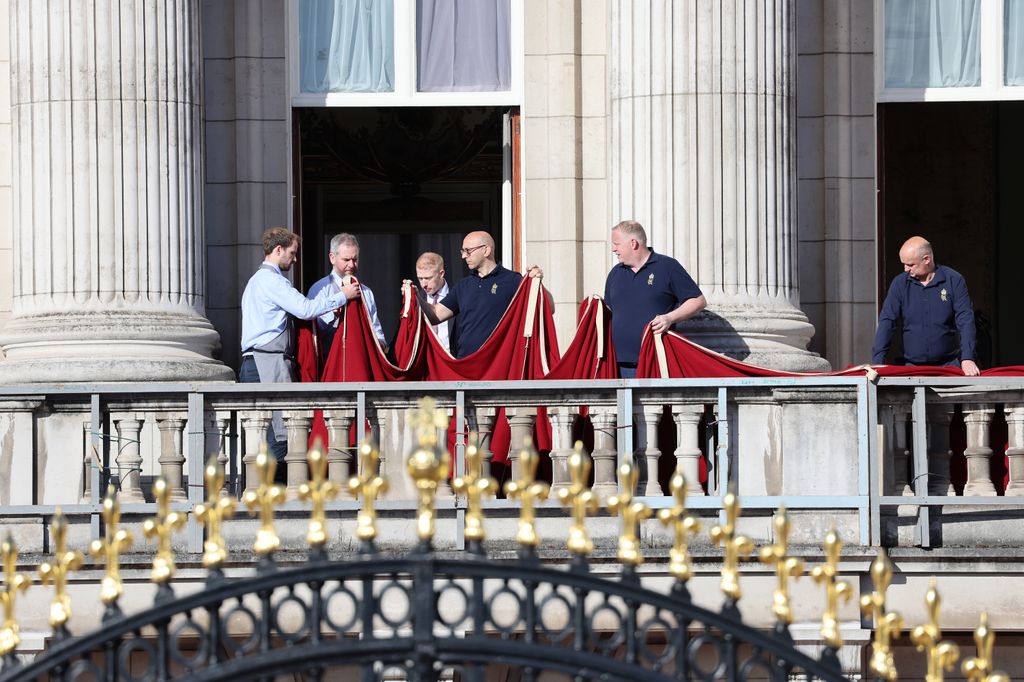 Le personnel du palais de Buckingham se prépare pour Trooping the Colour au palais de Buckingham