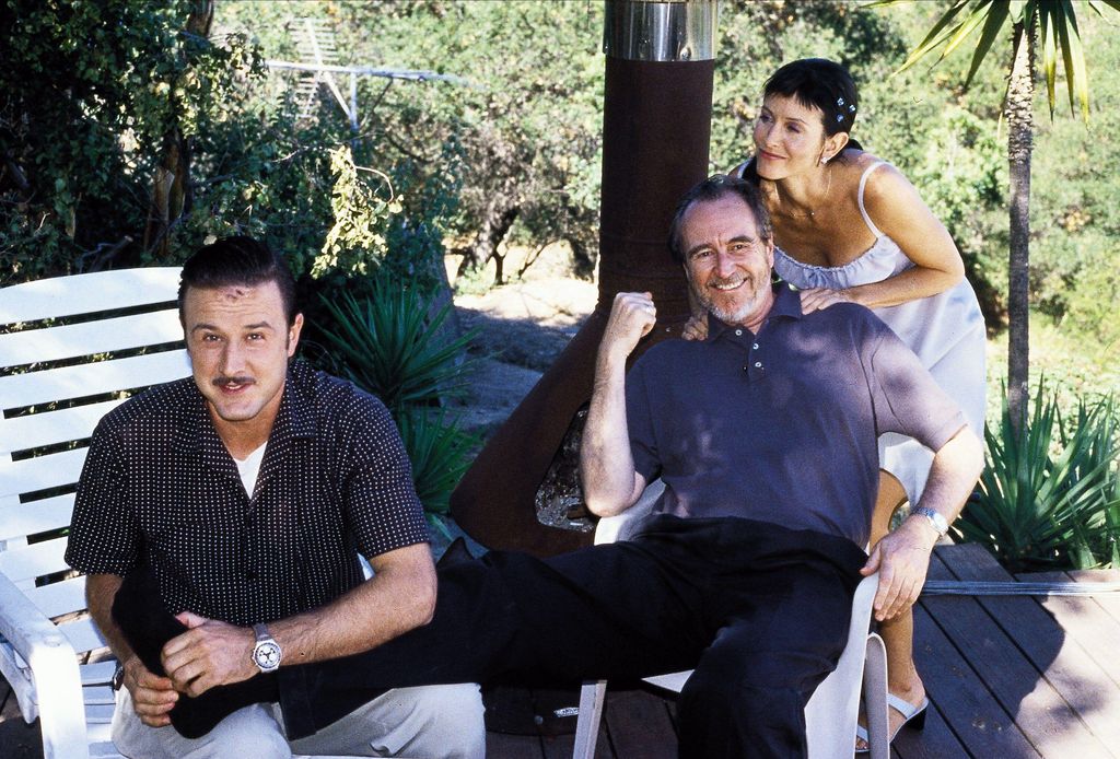 Courteney cox on set of scream 3 with david arquette and wes craven