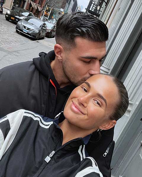 molly-mae takes selfie with tommy fury
