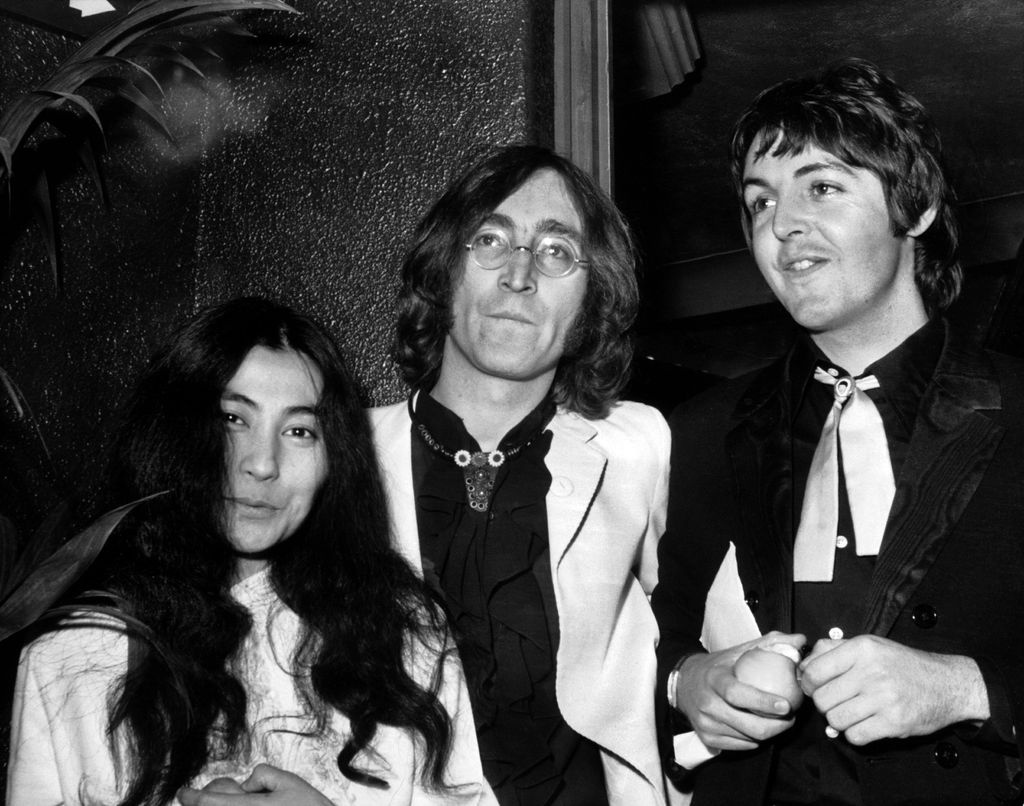 UNITED KINGDOM - July 18th 1968:  London Picadilly Circus : Paul McCARTNEY, John LENNON and his wife Yoko ONO on their arrival to the opening of the film YELLOW SUBMARINE in which the BEATLES played.  (Photo by Keystone-France/Gamma-Keystone via Getty Images)