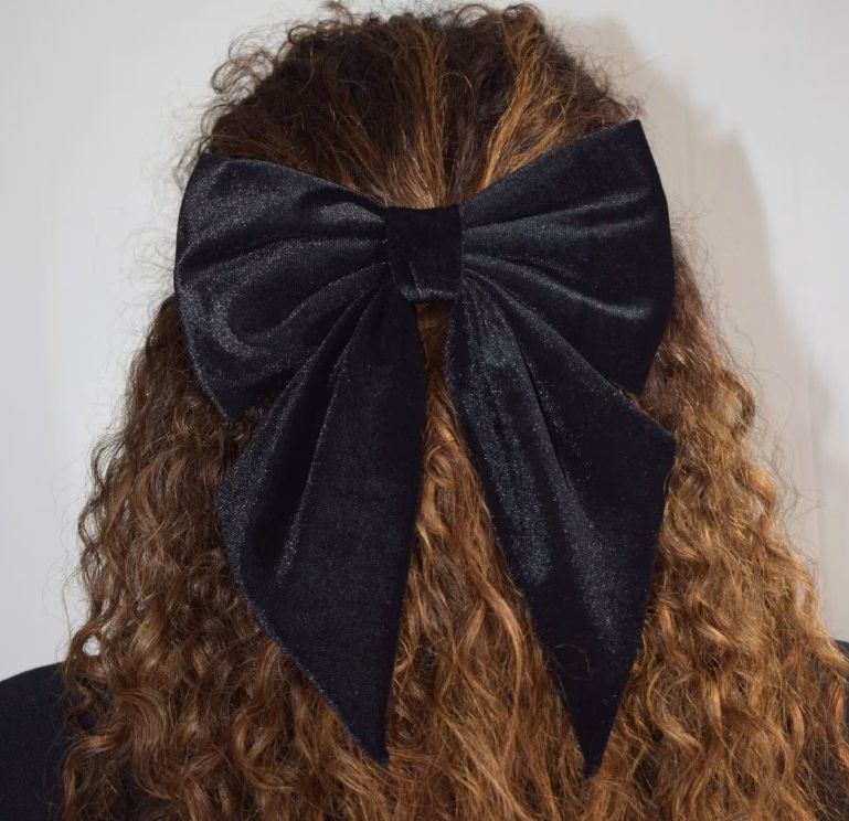 Color de cabello negro de terciopelo con Sylki en Wolf & Badger