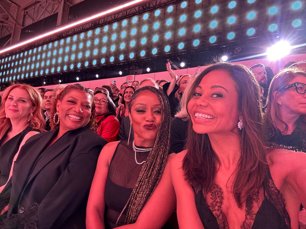 W pierwszym rzędzie z Queen Latifah i La La Anthony