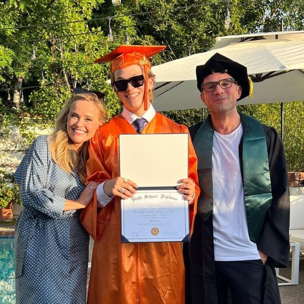 reese witherspoon son graduation