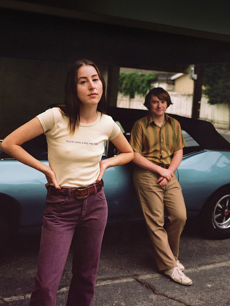 licorice pizza screen image still with alana aim in purple trousers