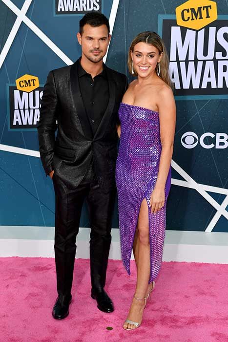 cmt music awards 2022 stylish couples taylor lautner taylor dome