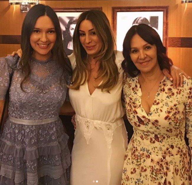 arlene phillips with her daughters