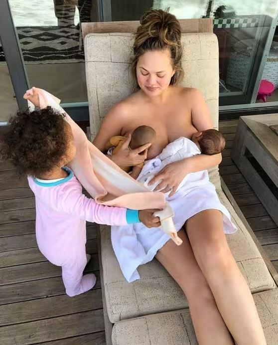 chrissy teigen breastfeeding
