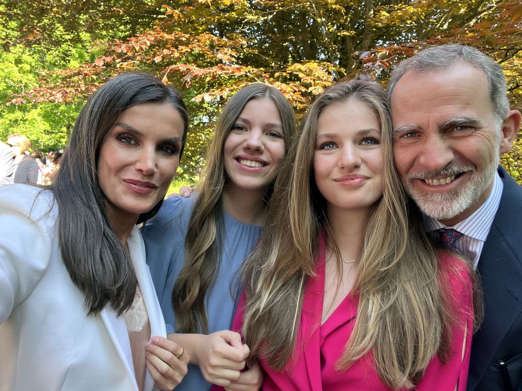 Queen Letizia, Infanta Sofia, Princess Leonor and King Felipe smile in family selfie