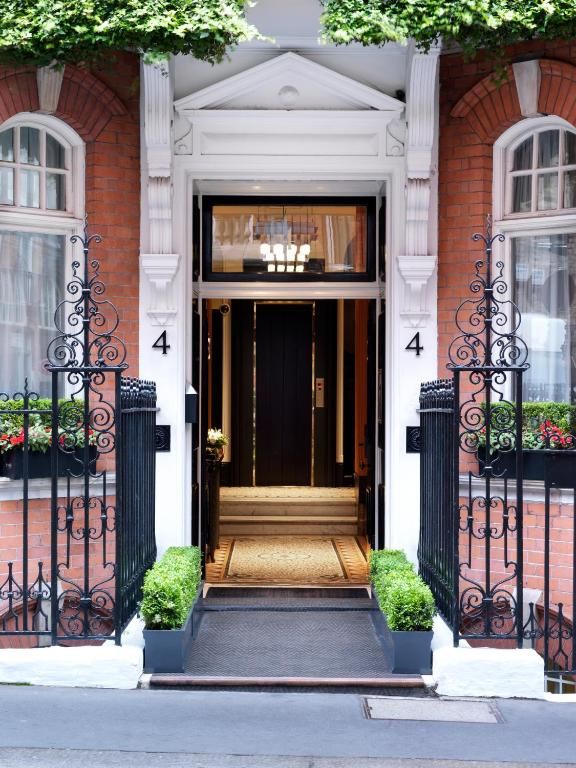 The Athenaeum Hotel - Residences Entrance