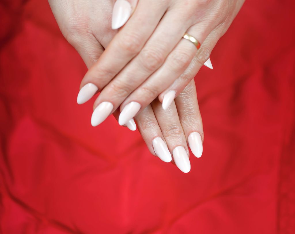 Cloud dancer white manicure