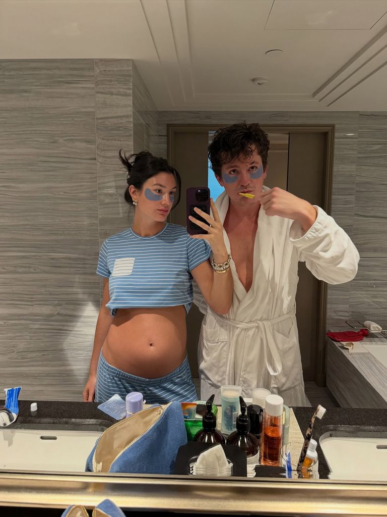 photo de Charlie Puth et de Brooke Sansone, enceinte