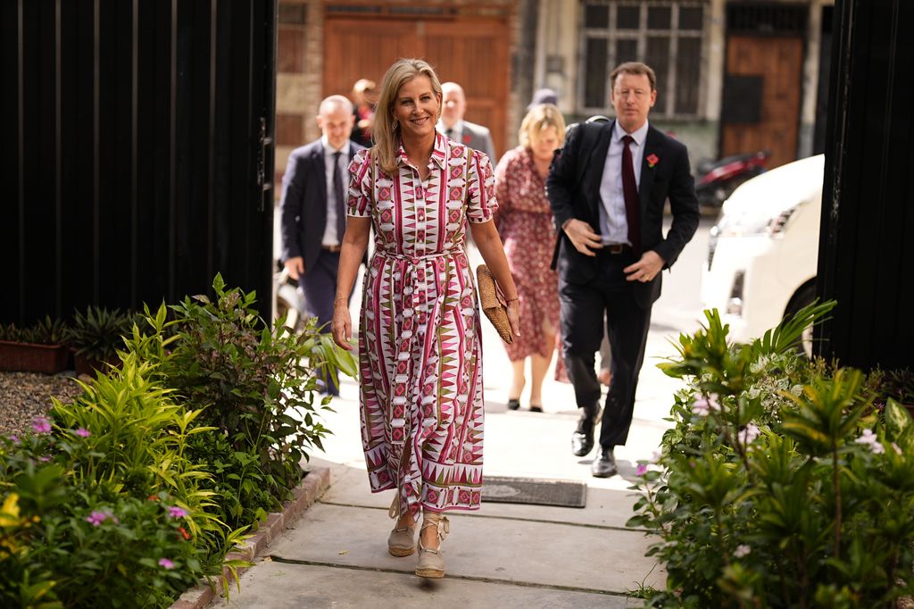 The Duchess of Edinburgh arriving in geometric dress