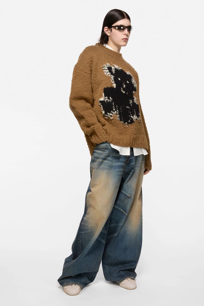 Crewneck sweater
acne