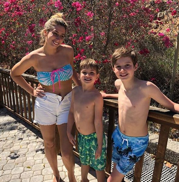 stacey solomon with sons on holiday