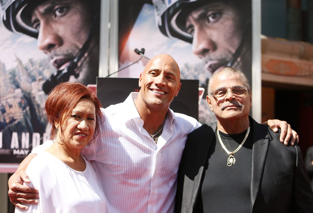 dwayne johnson mother father