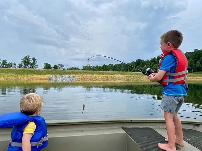 Carrie Underwoods two sons fishing on her lake