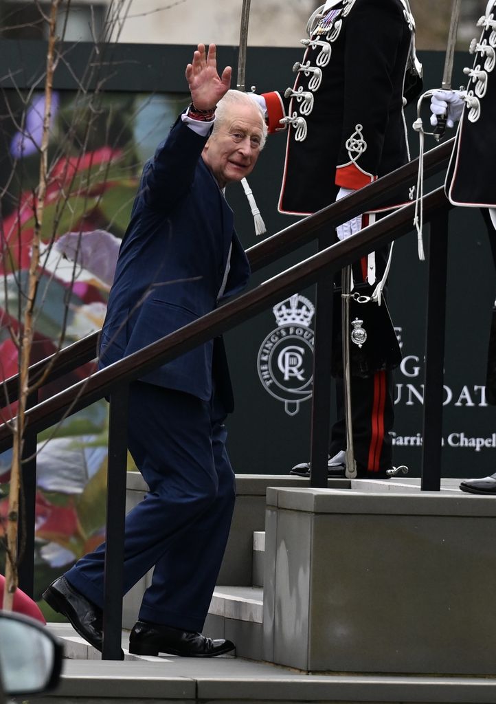 Le roi Charles III et la reine Camilla visitent une exposition organisée à la Garrison Chapel de Londres à l'occasion du 20e anniversaire de l'organisation humanitaire Turquoise Mountain