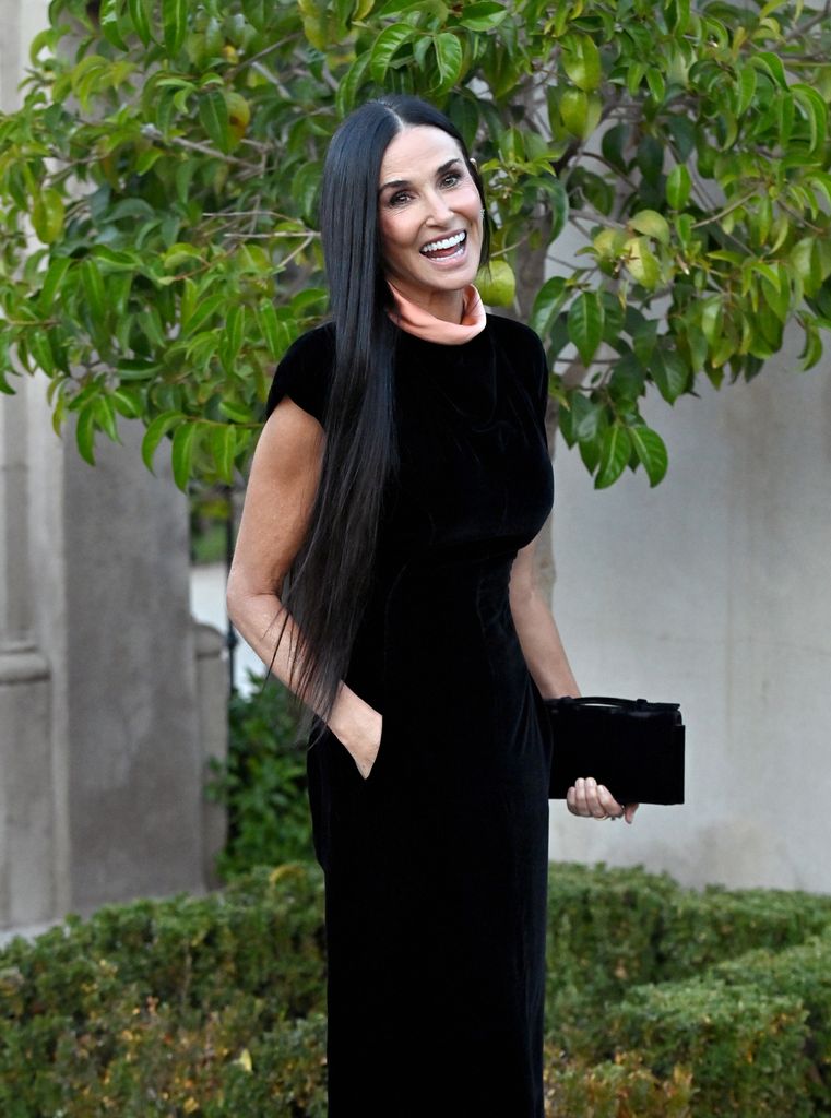 demi moore black velvet dress goldie hawn foundation mindup 20th anniversary gala