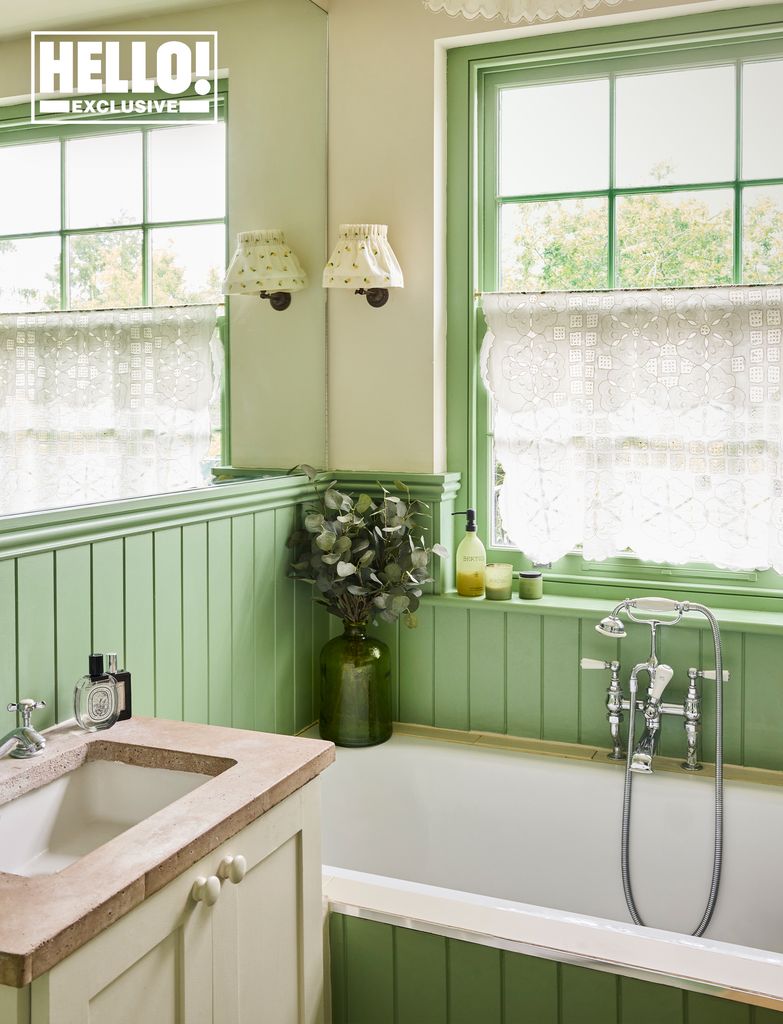 Designer Daisy Knatchbull's green pannelled bathroom in London