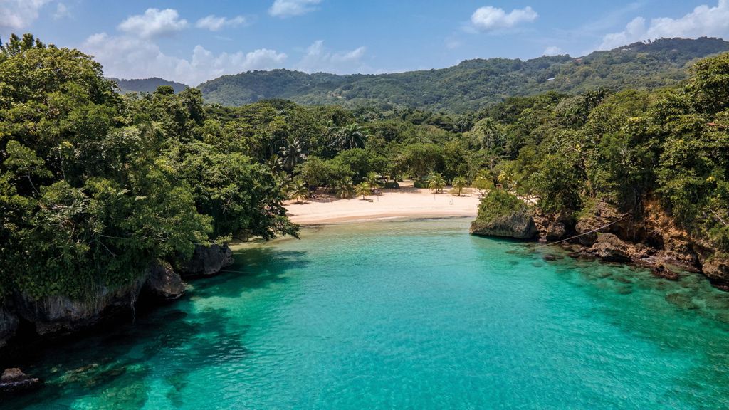 Cove beach in Jamaica