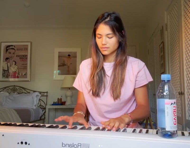 Emma Raducanu plays piano in bedroom