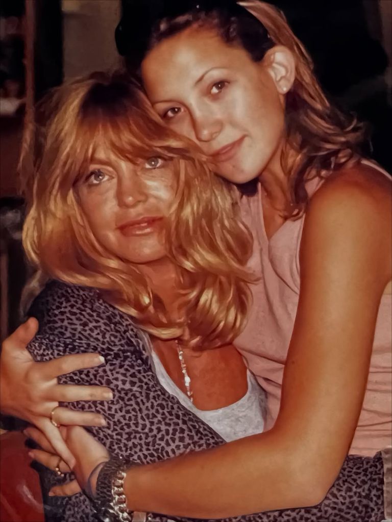 Goldie Hawn and Kate Hudson hugging