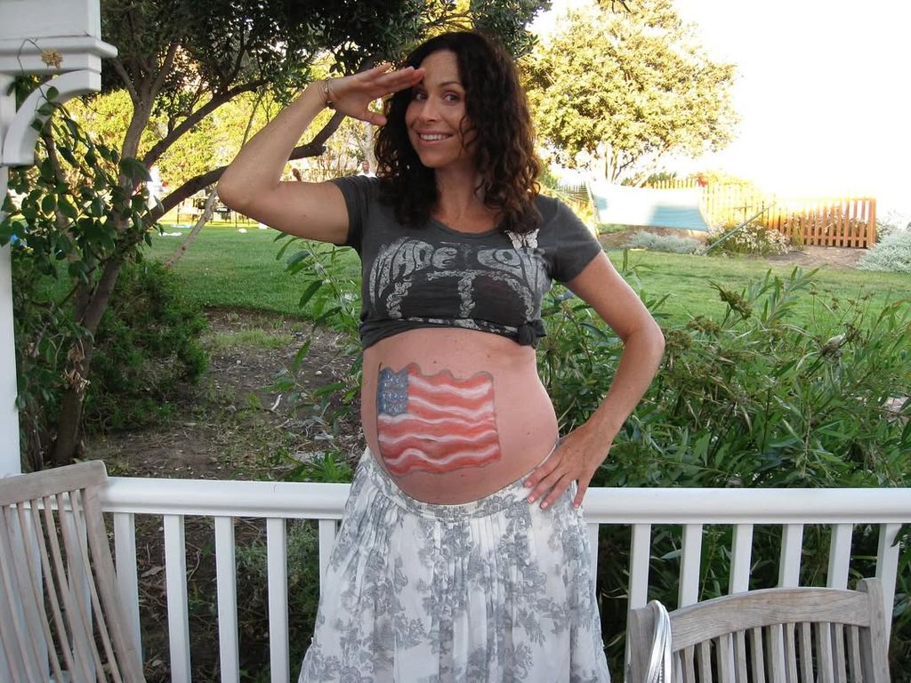 Minnie pregnant in 2008