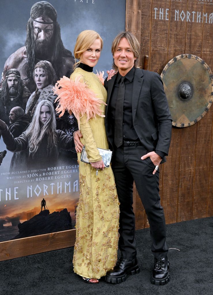 nicole kidman in green dress on red carpet with keith urban 