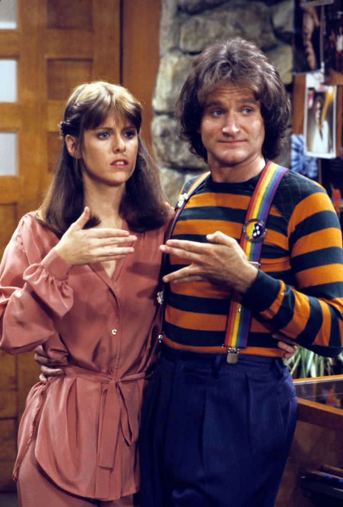 Pam Dawber as Mindy and Robin Williams as Mork in a still from Mork 7 Mindy in 1978